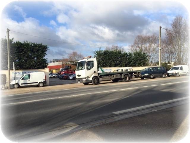 Aperçu des activités de la casse automobile AUTO DESTRUCTION située à CARRIERES-SOUS-POISSY (78955)